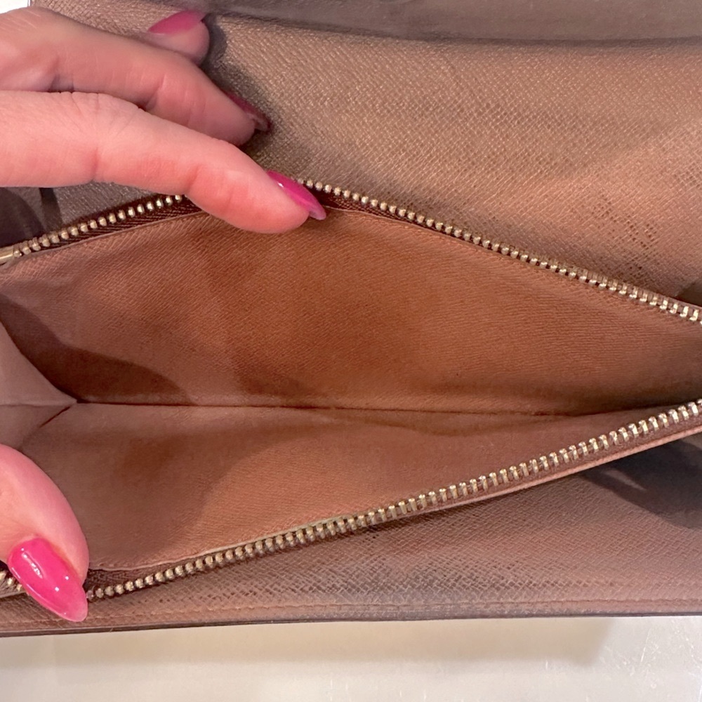 Louis Vuitton Monogram Sarah Wallet - Picture 7 of 16
